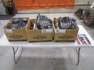 lot 61 image: (3) Briggs & Stratton EXi275 Engines