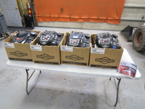 lot 64 image: (4) Briggs & Stratton EXi275 Engines
