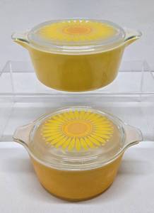 2 Vintage PYREX Sunflower Baking Dishes wLids