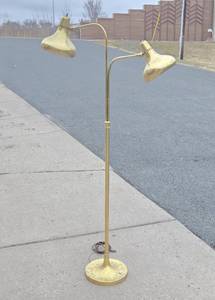 Working Vintage Mid Century Brass Dual Pierced Shade Floor Lamp&nbsp