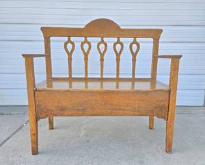Lovely Vintage Quartersawn Oak Bench wStorage Seat