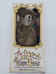 Vintage 1978 IDEAL Teddy Bear - Original Box