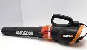 Working WORX Turbine Leaf Blower