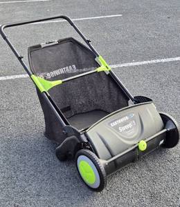 Working EARTHWISE Sweep It Yard Cleaner
