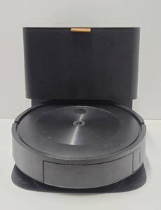 Working iRobot Roomba J Vacuum