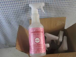 lot 33 image: (CS) 6 Spray Bottles of Peppermint ...