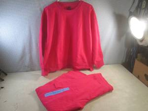 lot 39 image: (RCK) DNKY Matching Sweatshirt and ...