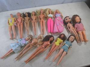 lot 76 image: (EW3) Assorted Barbie Dolls and Mis...
