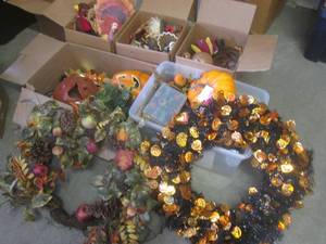 lot 85 image: (EW6) Large Assortment of Fall Deco...