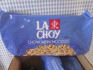 lot 249 image: (B-4) 6 Bags of La Choy Chow Mein N...