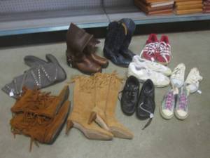 lot 95 image: (EC1) Assorted Boots and Shoes - Mi...