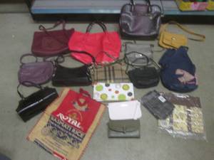 lot 153 image: (G-1) Assorted Purses Bags Etc...