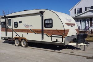 lot 2 image: 2018 Vintage Cruiser Vintage Woody by Gulf Stream Model 23RSS