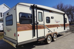 2018 Vintage Cruiser “Vintage Woody” by Gulf Stream Model 23RSS