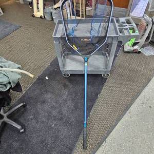 Black Paw Pro Net with Extending Handle, Like New