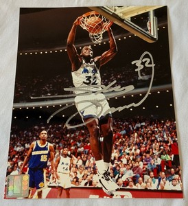 lot 9 image: Shaquille ONeal Autographed 8x10 Basketball Photo