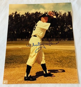 lot 25 image: Whitey Ford Autographed 8x10 baseball Photo