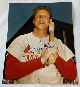lot 49 image: Stan Musial Autographed 8x10 Baseball Photo