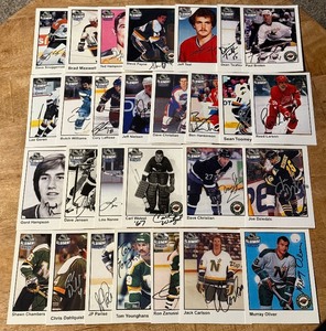 lot 77 image: 28 Minnesota NHL Hockey Alumi Autographed Cards