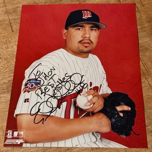lot 101 image: Eddie Guardado Autographed 8x10 Minnesota Twins Baseball Photo
