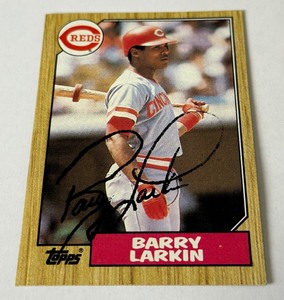 lot 37 image: Barry Larkin Autographed RC 1987 Topps #648 Rookie Baseball Card