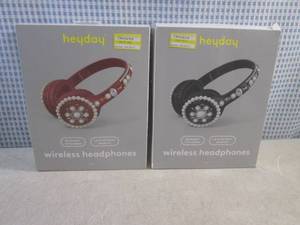 (CS) 2 Sets of Wireless Headphones ...