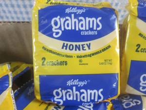 (B-1) Box Full of Honey Grahams Cra...