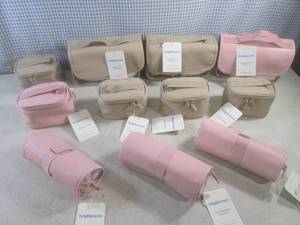 (EW3) Assortment of Travel Organize...