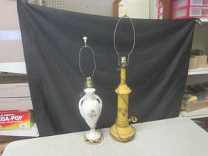 (CS) 2 Vintage Table Lamps Porcelai...