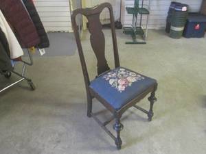 (BR1) Vintage Wood Needlepoint Seat...