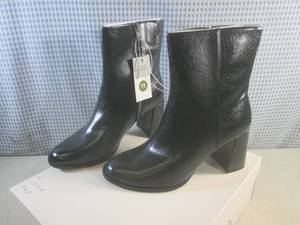 (CS) New Pair of Womens Heeled Boo...