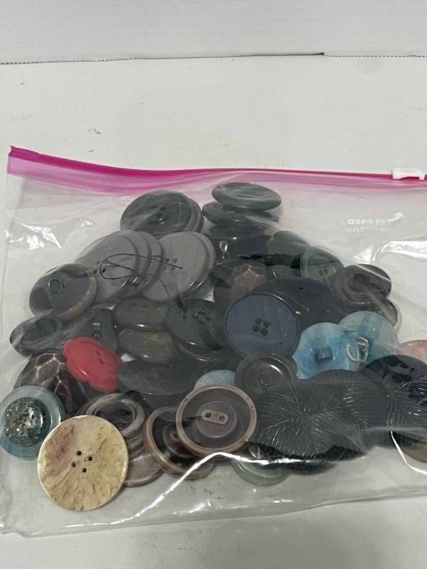 lot 48 image: Lot of 53 Large Vintage Buttons