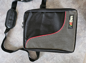 lot 34 image: Art Bin Sectioned Bag