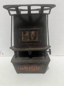 lot 5 image: Antique 1880 Gardner Mass USA. Union Cast Sad Iron Kerosene Stove Heater with Mica Windows
