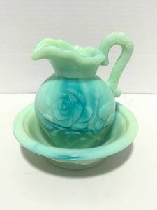 lot 27 image: Vintage Avon Slag Glass Bowl and Pitcher No cracks or chips