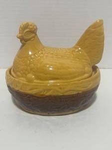 lot 8 image: Vintage PV France Yellow Ware Hen on Nest 5 Ceramic Beautiful Colors