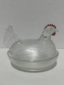 lot 9 image: 7 Clear Glass Hen on Nest with Red Comb