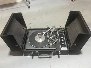 lot 36 image: Vintage Garrand Model 50 Portable Turntable with Detachable Speakers Works