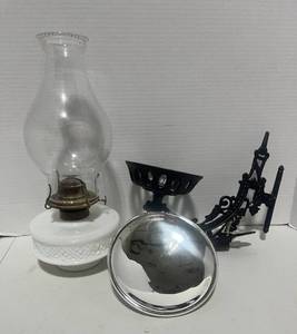 lot 41 image: Vintage Oil Lamp with Wall Bracket and Reflector