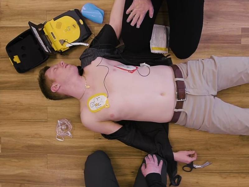 MSRP $2500 Physio Control LIFEPAK CR Plus AED Emergency Defibrillator WRecently Expired 226 Battery &amp Pads Fully Automatic AHA Voice &amp Graphic Prompts - Ready For Use See Youtube&nbsp