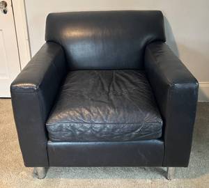 lot 38 image: U - Black Leather Chair