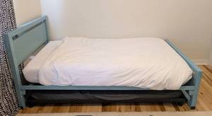 UL - Pottery Barn Kids Piper Twin Panel Trundle Bed - Ocean