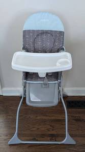 K - Cosco High Chair with Tray - Light Blue Headrest, Grey Arrow-Pattern Seat