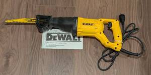 LL - DeWalt DWE304 1-18-in Stroke Reciprocating Saw