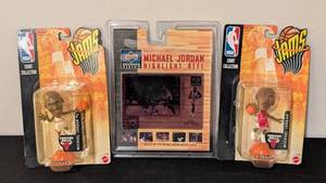 LL - Michael Jordan Highlight Reel Card & Bulls Figurines (Court Collection) - Mattel