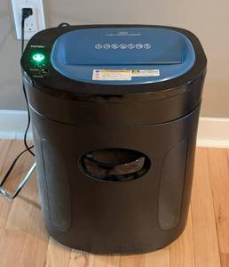 UL - Royal 1216 12-Sheet Crosscut Shredder