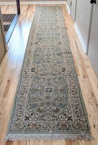 UL - Wool Runner Rug - 16 ft 7 in x 31 in - Light Wear