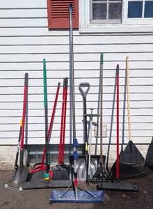 G - Yard Tools & Shovels - Assorted Garden Tools Set