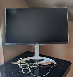 UL - LG 27UD69P-W 27-Inch Monitor - Desk Display with Stand & External Power Adapter