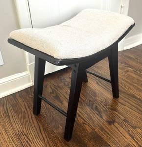 BR1 - Beige Upholstered Stool with Black Frame